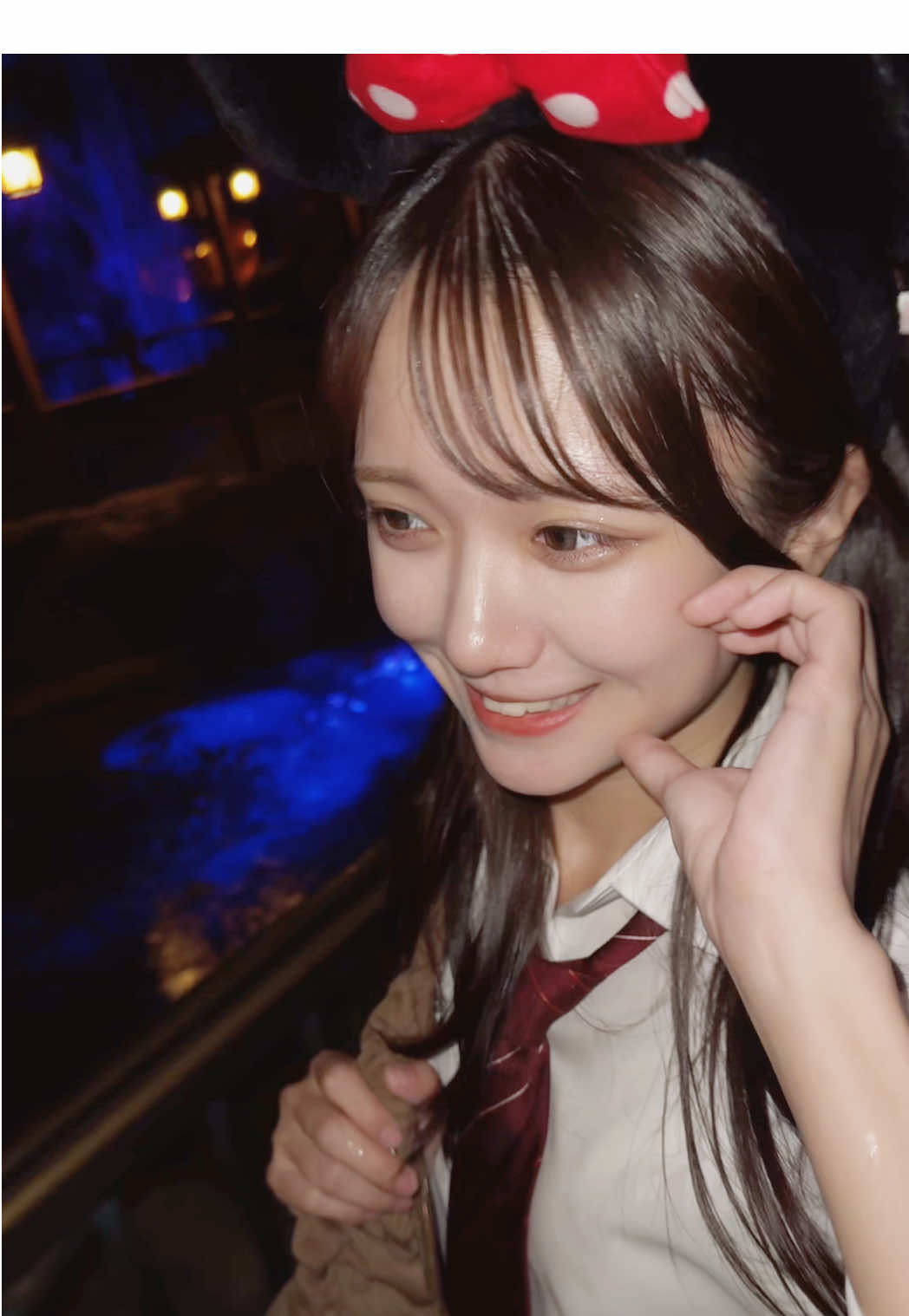 初めて⁡⁡ファンタジースプリングス来て、雨のなかはしゃいでる22歳。 🏰🐭👑 #ディズニーシー #女子大生 #女子大生の日常 #制服ディズニー #ミスコン