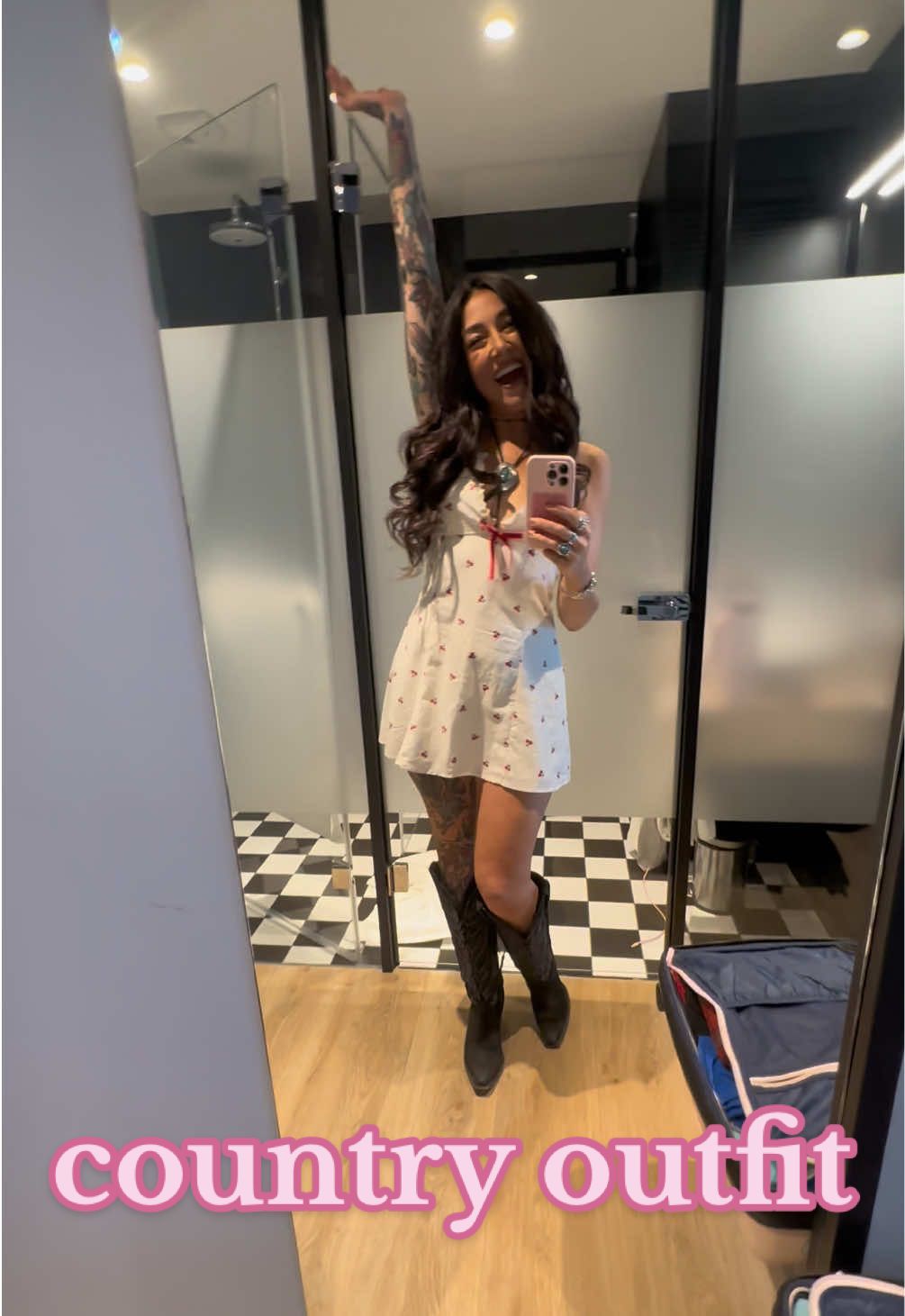 any other country girls out there who do this? Show me your best country outfits with rooster and I’ll repost them #countrygirl #countryoutfit 