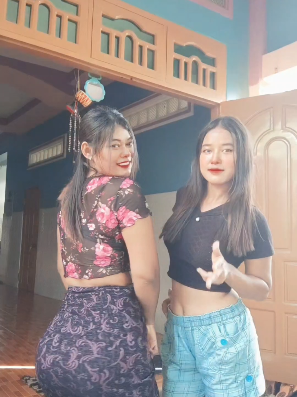 မလှုပ်တာကြာလို့လှုပ်နည်းတွေမေ့ကုန်ပီ😬#စိုးမိုးချင်းလို့❤🤗 #police #