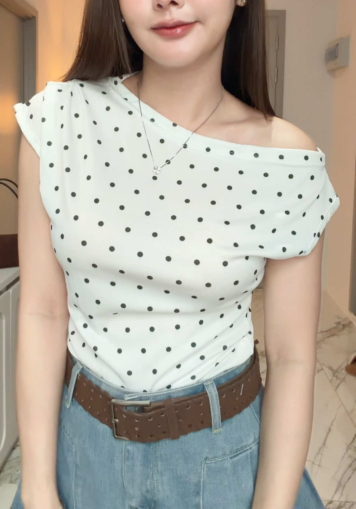 #เสื้อปาดไหล่ #เสื้อปาดไหล่น่ารักๆ #เสื้อปาดไหล่ลายจุด 