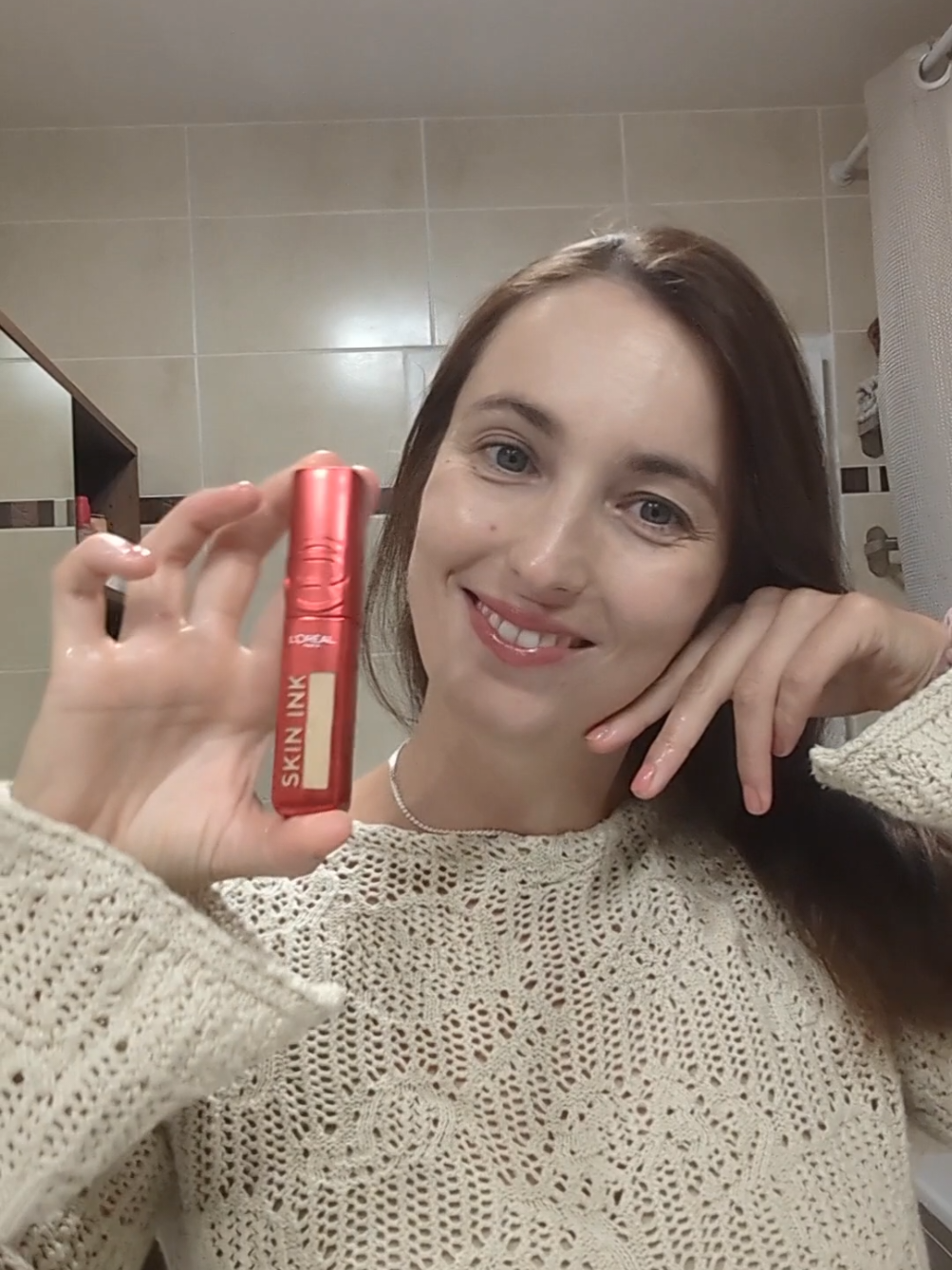 #Partenariat  En partenariat avec L'OréalParisMakeup, je vous présente Skin Ink, un fond de teint qui allie soin et maquillage. Sa formule enrichie en acide hyaluronique hydrate la peau tout en lui apportant une tenue impeccable ! @L’Oréal Paris @L'Oréal Paris France  #lorealparis #makeup #fonddeteint 