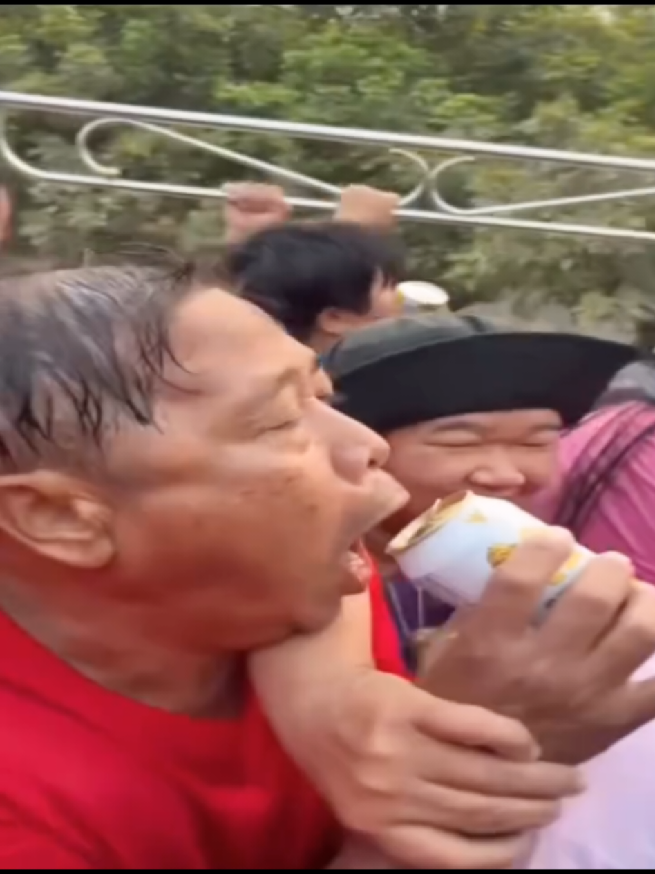 ห่างแค่เพียงเอื้อมมือ..🤣 #meme #tiktok #trending #funny #trend 