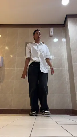 Had to do a quick dance at work. 😁😅 DC: @OL #fyp #dance 