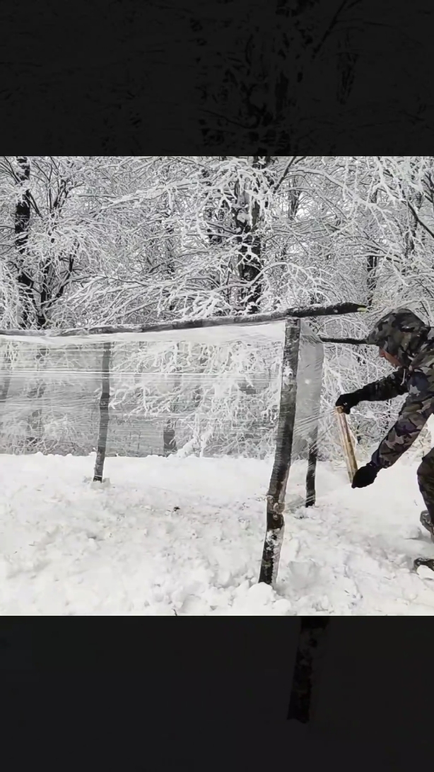 The lonely plastic house in the snow. #survived #plasticwrap #survivalshelters #survivalskills #bushcraftbuilding #bushcraftshelter #bushcraftsurvival #bushcrafting #outdoorlife #campinghack 