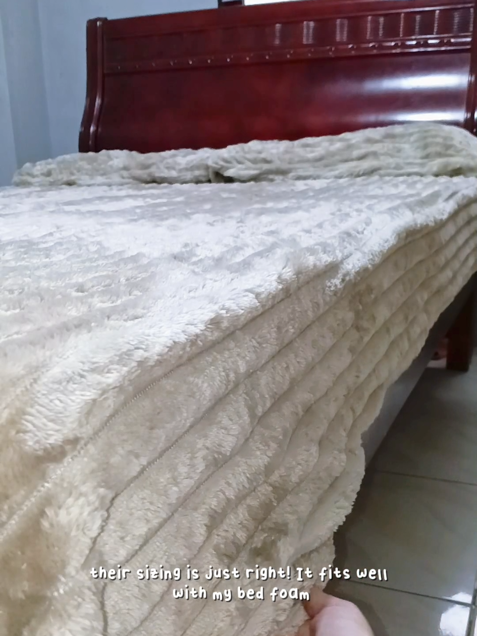 Super comfy bedsheet! Ang sarap higaan lalo na ngayong tag-ulan ❄️🪔☔ #milkvelvetbedsheet #bedsheet #softbedsheets #comfybedsheet 