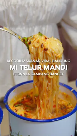 Mi Telur Mandi yang lagi viral di Bandung ini tuh bikinnya gampang banget ternyata, rasanya creamy gurih & nagih, bikinnya makin praktis soalnya aku pake Mi Telur Cap 3 Ayam yang terbuat dari tepung telur berkualitas jadi #LebihNyerep bumbu🤤 Cus kalian recook pake @Mi Telur Cap 3 Ayam juga!✨  #MiTelurBikinSpesial Full resepnya di sini ya🧕🏻⬇️ BAHAN KUAH: - 10 siung Bawang putih - 800 ml Air - 10 sdm / 150 gr Krimer bubuk - 3 sdm Keju bubuk - 3 sdt Garam - ½ sdt  Lada bubuk - 3 sdt MSG - 300 ml Susu cair BAHAN ISIAN: - Mi Telur Cap 3 Ayam BAHAN TOPPING: - Telur - ⁠Sambal - ⁠Chili Oil - ⁠Cabe rawit potong - ⁠Daun bawang - ⁠Keju - ⁠Ayam krispi