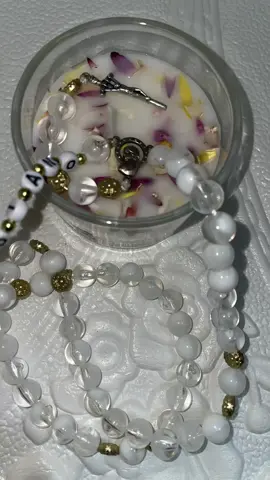 Vos chapelet personnalisés sont disponibles. Veillez passez vos commandes dès maintenant pour prier 🤲🏻 la vierge Marie, Mère de toute grâce✝️❤️. #Rosaire #Catholique #ViergeMarie #Foi #jeunechretien @Fanny ♉️❤️ @michelline107 