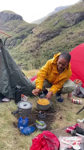 We eat real food in mountains 😂Priceless moments in campsite catching up with friends ❤️🥹 #drakensberg #champagnecastle #Hiking #hikingadventures #hiketok 