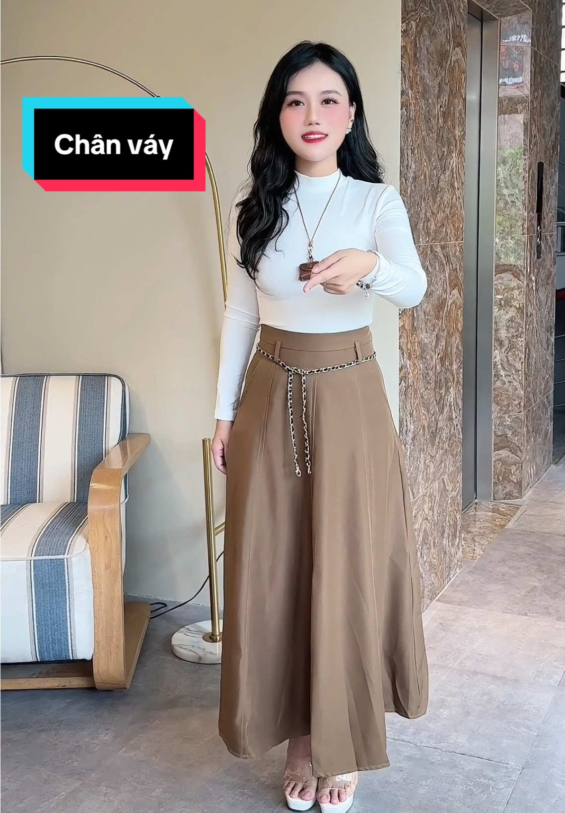 Chân váy xinh sỉu nè mấy bà. #chanvayxeta #phoidoxinh #fypシ゚ #congsohiendai #hienhoidieu 
