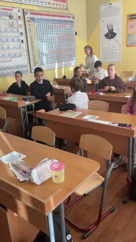 День самоуправления @квинточка @Хто-то. #смертные #рабы #деньсамоуправления 3 октября 2025 года в БМАОУ СОШ №23 (пос. Кедровка, Свердловская обл.) запланировано проведение Дня самоуправления. Мероприятие будет проходить с 08:30 до 15:00.  dobro.ru День ученического самоуправления — это мероприятие, во время которого ученики старших классов берут на себя функции педагога: ведут уроки, выставляют оценки и выполняют обязанности воспитательной службы школы. День самоуправления приурочен к торжественной дате — Дню учителя.  dobro.ru