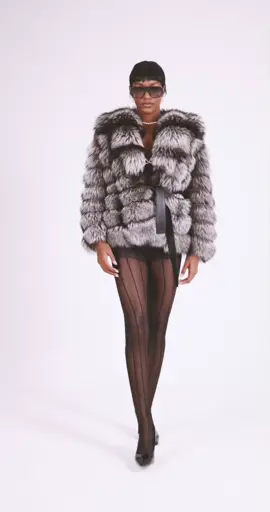 #nera#neracollezioni #verapelliccia #trend #2025 #madeinitaly #verapelliccia #girl #woman #shooting #photo #sexy #follow #followforfollowback #winter #instagram #Love #volpe #follow #followforfofllow #new #limited #visone#pellicceria #coat# coatseason #boutique#ingrosso#woman#fur#furs#originalfur#milano @GMidea 