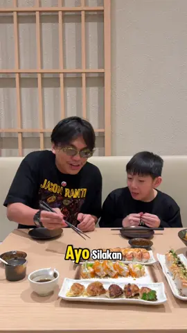 Doa sebelum makan itu penting.. biar nggak cuma perut yang kenyang, tapi hati juga tenang