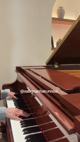Masih jadi lagu terfav kalau main piano😇😇 the truth by Jung Hae In 💖💖💖 kalian mau request aku mainin lagu drakor apaaah? #pianocover #piano #sabrinachairunnisa #sabrina 