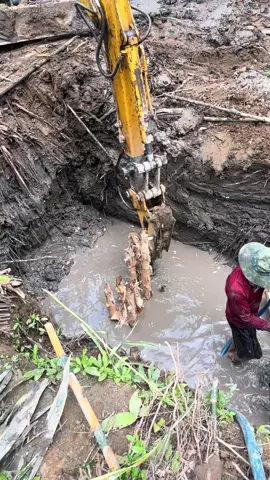 # 2 xe nhỏ đặt cống D1000 gọn hơ 👍