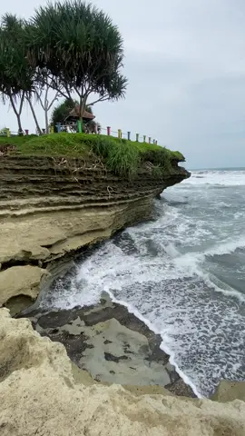 Ombak Dan angin di pantai Batuhiu #Bukitbatuhiu #sorehari #laut