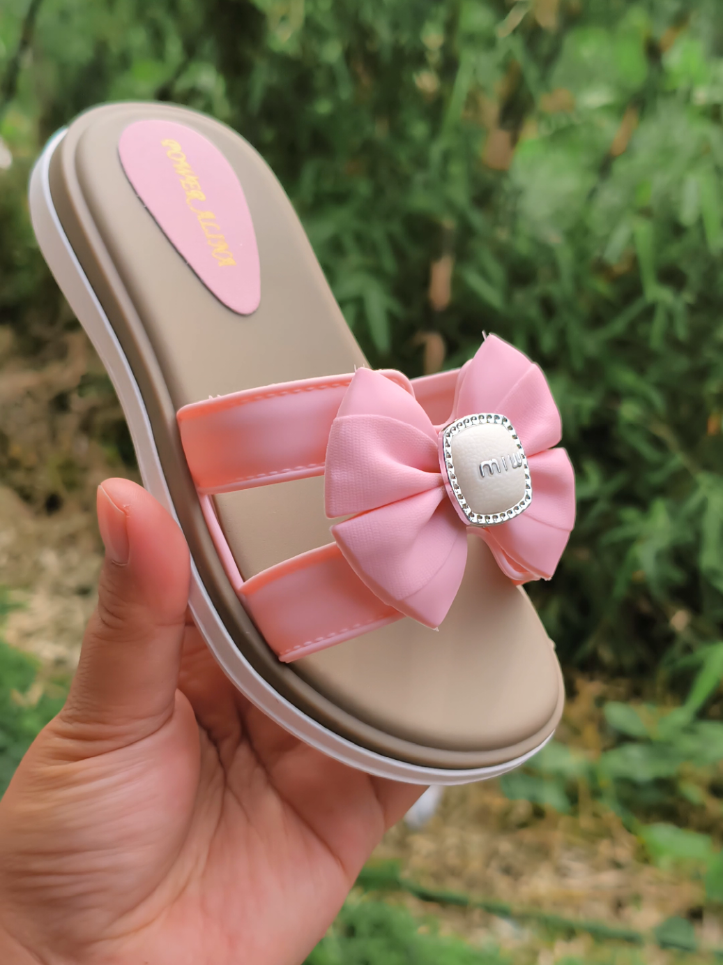 rekomendasi sandal anak cewek murah tapi awet dan nyaman .  .  #sandal #sandalanak #sandalcewek #sandallucu 