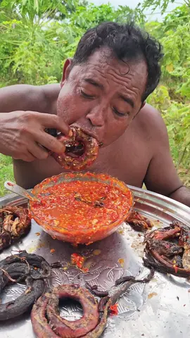 Yummy Crispy Eels with chili sauce recipe #foodtiktok #yummy #eel 