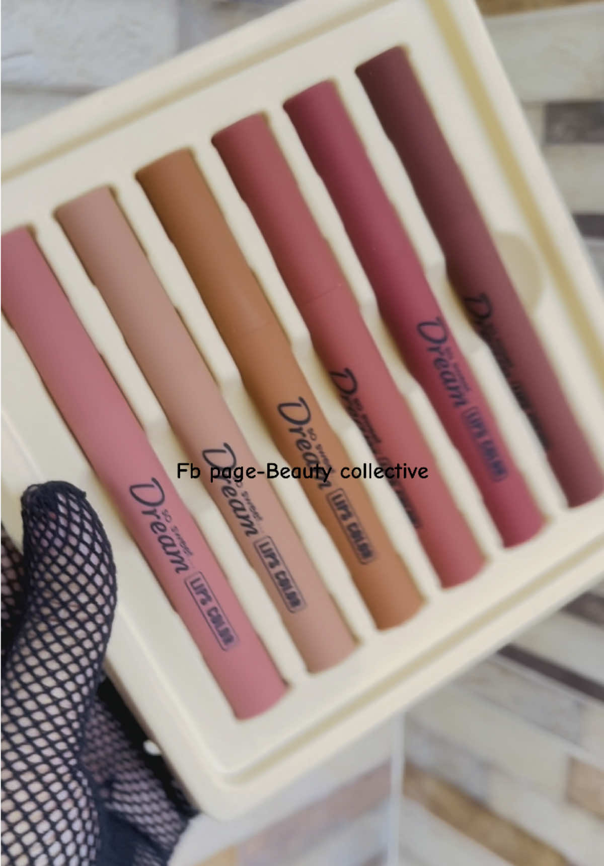 Hengfang lipstick set ✨🎀 . . #hengfanglipstick #lipstick #cuteproducts #viralsong #foryoupagereels #trendingreelsvideo #BeautyCollective 