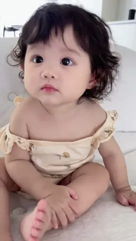 xinh xỉu oy bé Uili #tiemdonana #begaidangyeu #embe #embecuame #viraltiktok 