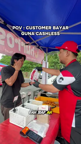 Dia datang lagi, kali ni nak bayar guna cashless pulak..🤣🤣 #readytogetaddicted #mrchurrosofficial #churrosmalaysia #mrchurros #themostaddictivechurrosintown 