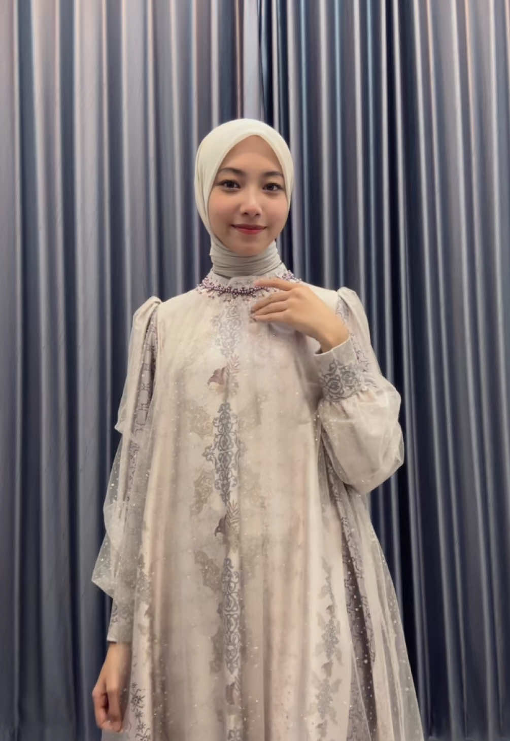 Kalyca dress ini cantik banget sih kalo dipake ke acara kondangan, auto diliatin banyak orang😍✨ #gamiskondangan #gamismewah #gamissyari #gamisdaily #gamistile 