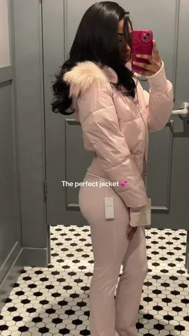 Pink is my favorite color 🤭  #hollister #pufferjacket #fashiontiktok #fallwinter 