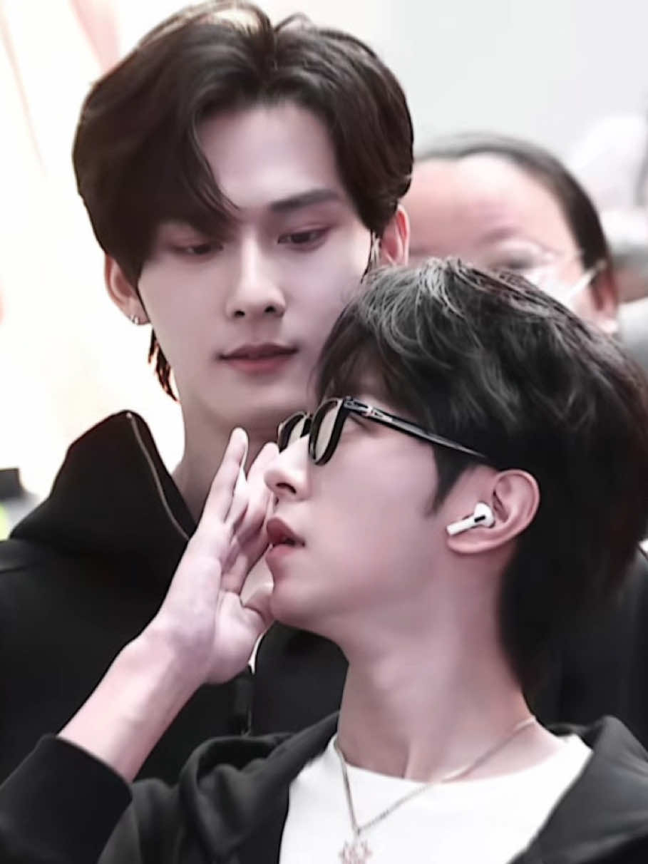 sumpah aku liat mereka gak berhenti senyum bjirr gmn dong😭😭,, kgn pake sound ini😅 #LiPeien #JiangHeng #Desire4 #ABODesire #DesireTheSeries #GinkgoMusicFestival #fyp #fyppppppppppppppppppppppp  #CapCut 
