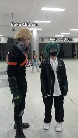 A little behind-the-scenes moment from the clip where Bakugou carries Deku. 🧡✨💚  เบื้องหลังงง #mha #midoriya #myheroacademia #cosplay #bakugou @ไอ่คัตเป็นเกย์ 