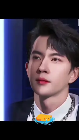 Cái bóng của anh quá lớn, khiến em vô tình va phải mà lỡ cả đời thương anh 😥 😥  #vumonglung #yumenglong #遇见alanyu   #JusticeForYuMenglong  #viral 