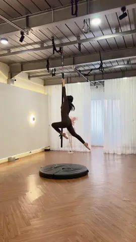 #flyingpole #fyp #poledance 