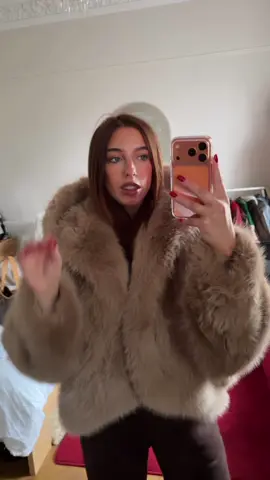 We all need this fur coat in our lives 🧸