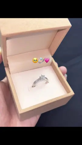 sederhana tapi tidak semua cowo bisa ngasih ini ke pacarnya #cincin #giftideas #fyp #promoseruweekend 
