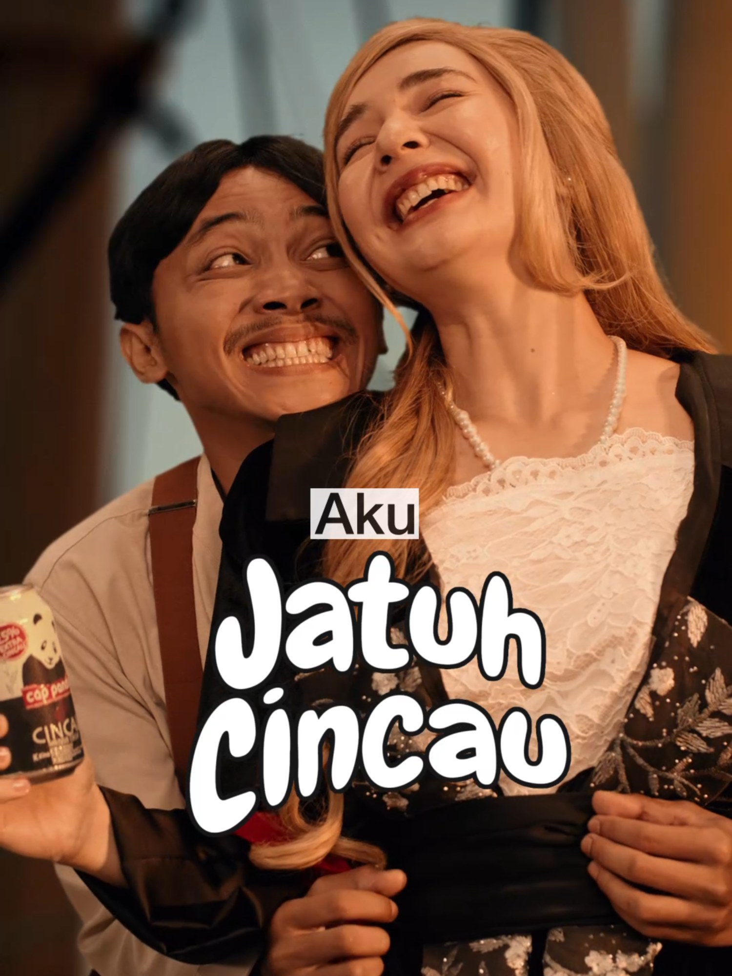 Kenalan yuk sama Jeki dan Rosana! Pasangan muda beda benua yang dipersatukan oleh Cap Panda. Keseruan kisah cinta mereka gak cuma ada di cerita ini aja, stay tuned yaa buat episode selanjutnya~~ Siapa di sini yang #JatuhCincau kayak Rosana setelah cobain Cap Panda? #CapPanda #IngetCincauIngetCapPanda #JatuhCincau #ButuhCincau #CapPandaEnaknyaCobainDulu #MinumanCincau #Cincau