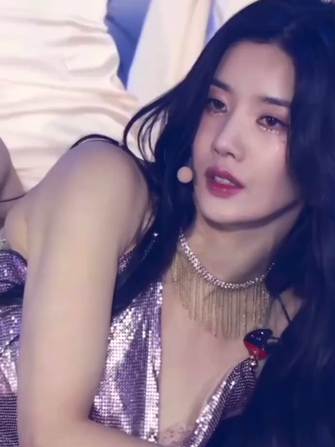 권은비 눈빛