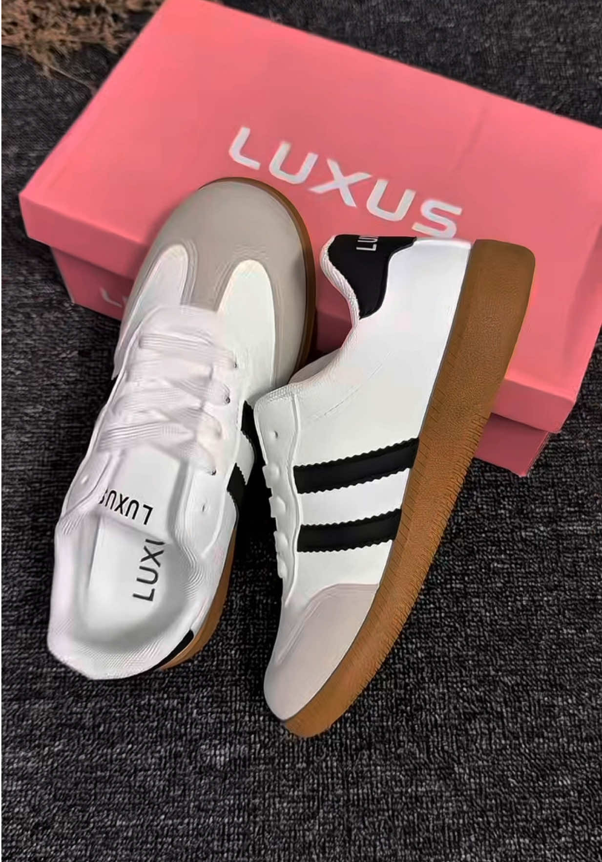 Chiquita sneakers beneran cakep dan ringan banget 😍🫶🏻 #sepatusneakers #sepatucasual #luxus #luxuscollection #chiquita 