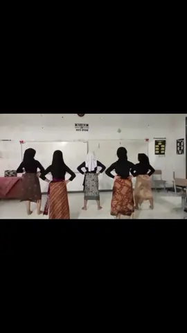 ikutan yg lagi trend😚@nikensalindryrealll #anaktari #fyppppppppppppppppppppppp #trending #viralvideo #like #tiktok #senitari 