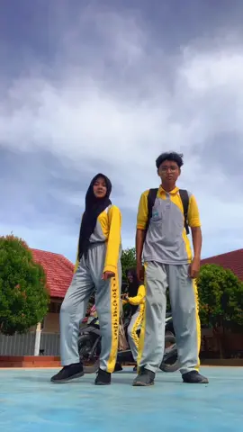 hampir ditabrak sma yg bawa motor @yayaboboboyyy  