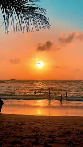Nothing can beat the vibe 🙂‍↔️ #hikkaduwa 🏝️🏝️#srilanka #beachvibes 🌊🌊🌊 #sunset🌅 #cinematic 