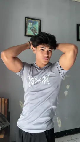 Kaos compression emang senyaman ini klo d pake nya jadi badan kelitan atletis..#fyp #foryou #kaos #kompression 