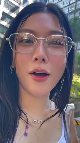 อีกมุมของคลิปบี้ที่คนดูเยอะมากกกกก!!!!! ผู้หญิงที่เธอคลั่งรักกว่าจะสวยก็หมดไปหลายเหมือนกันนะ 😂😂😂 ลุยต่อค่ะไม่อ่อมเราจะไม่ยอมแก่  พิกัดเอเจ้นของกิ๊บและทีม @we89_consultant ให้เราได้ดูแลคุณนะคะและเราจะสวยขึ้นในทุกวันๆไปพร้อมๆกันค่ะ ช่วงนี้ช่วงHigh ซีซั่นแห่งการทำหน้าของเรามากกกกก ใครพร้อมไปทำสวยเชิญติดต่อมาได้เลยค่ะ . .ปล. หน้าเยินขนาดนั้น3วันสวยหายกลับมาถ่ายงานได้เพราะ วิตามินหลังทำศัลยกรรม WECARE+ สั่งที่ @we89 