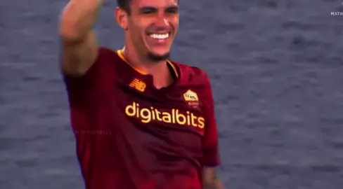 اررجع ياكل الحب الوحيد اللي ما يخذلك الوحيد اللي بالمباريات الصعبة باللحظات الصعبة يكون الركن اللي تستند عليه، ما اللاعبين يختفون ويضيعون هو الوحيد اللي يكون بقمة تركيزه وهدوءه يوم اخفق في إحدى المباريات قلب البعض عليه ونسوا جماله! من اعظم اساطير الاهلي في الجيل الحديث كل ذرة امتنان وحب على وجه الارض لا تكفي سيبقى اعظم مدافع رأته عيني #fyp #ايبانيز #foryou #explore #like 