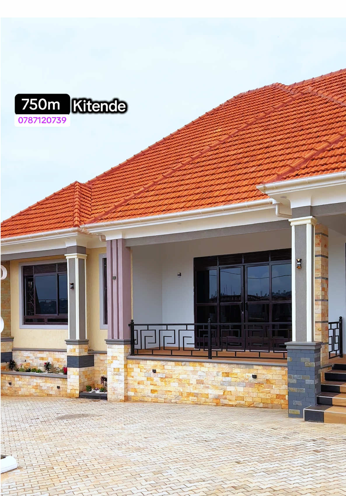 4 bedroom House for sale in Kitende in Entebbe road. Seated on 25 decimals in a close range from the main road.