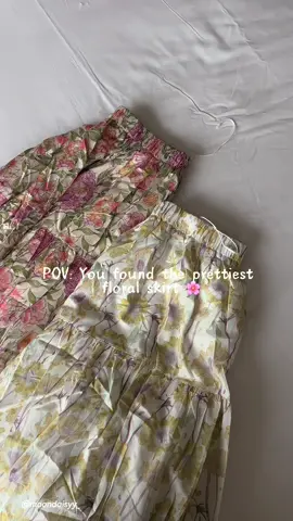 Fell in love at first sight dengan floral skirt ni 🌸 #skirt #floralskirt #skirtprinted #skirtbangkok #skirtcotton