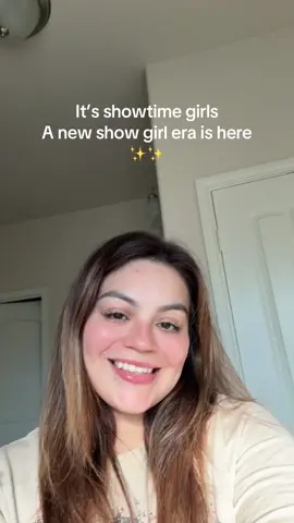 The life of a show girl 🧡🩵