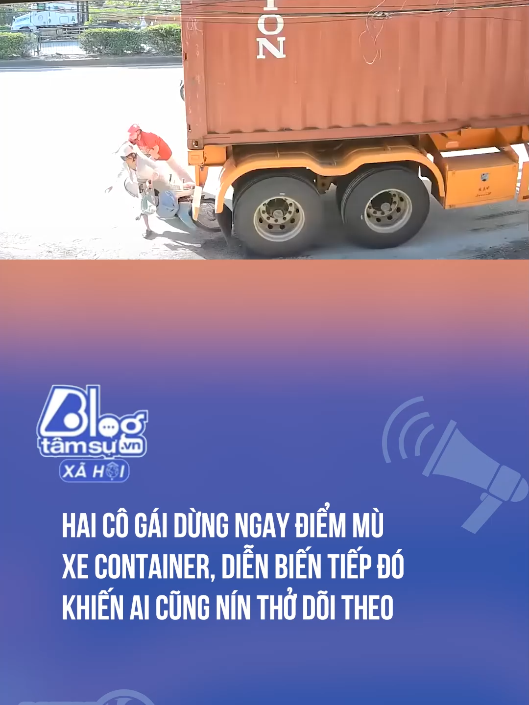 Hai cô gái dừng ngay điểm mù xe container, diễn biến tiếp đó khiến ai cũng nín thở dõi theo.  Cre: Hóng  #btsmedia #socialnews #trending #fyp #khoanhkhaccuocsong #cauchuyencuocsong #tinhhuonggiaothong