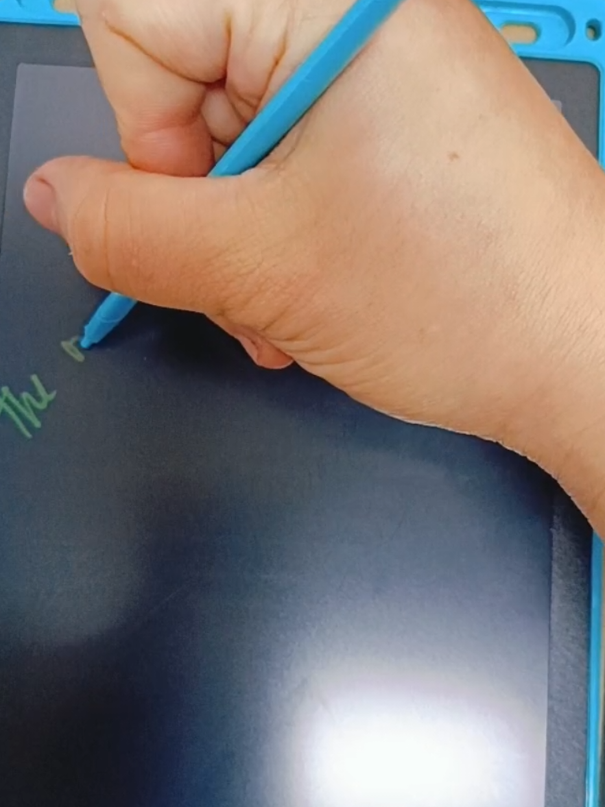 Perfect for doodles, ABC practice, and endless imagination. Trust me, your little one won’t want to put it down! 🥰 #fyp #toddlers #tablet #learningfun #momapproved