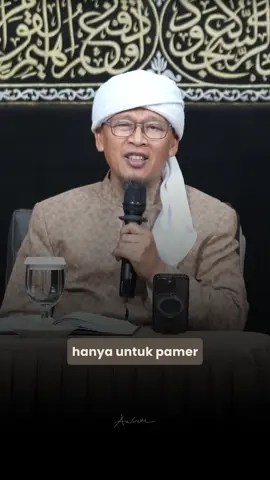 📌 Jangan sibuk berkomentar kalau hanya untuk pamer. Lebih baik diam daripada berkata sia-sia. Yang bahaya itu bukan kurang pengetahuan, tapi komentar yang tidak disukai Alloh. Bicara secukupnya, kalau bermanfaat. Kalau tidak, diam itu lebih baik. 🔖 Mari kita renungkan nasihat Gurunda Aa Gym dalam kajian singkat ini. 📌 𝗝𝗮𝗻𝗴𝗮𝗻 𝗹𝘂𝗽𝗮 𝘀𝗮𝘃𝗲 & 𝘀𝗵𝗮𝗿𝗲 𝘀𝗲𝗯𝗮𝗴𝗮𝗶 𝗽𝗲𝗻𝗴𝗶𝗻𝗴𝗮𝘁 𝗯𝗲𝗿𝘀𝗮𝗺𝗮. #aagym #kajianaagym #kajiansingkat #dakwah #jagalisan   