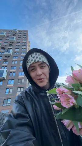 Знаю как Лиза устает , хочется поэтому побольше давать ей отдыхать и почаще радовать 