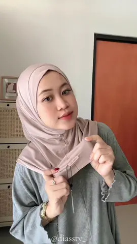 Gebrakan terbaru dari @Kalishaofficial keluarin size S nya nih cakep bgt sekarang udah ada karet di dagu gak ada drama lagi kekecilan/kebesaran bakal menyesuaikan ke bentuk muka kalian✨💕#bergoinstan #hijabstyle #kalisaxmimahijab #bergovanya 