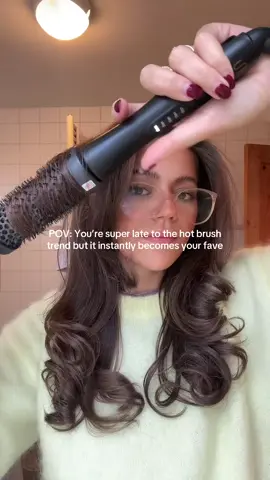 Have you tried a hot brush? 💌  #hotbrush #tiktokmademebuyit #blowout #hairtok #blowoutbrush 